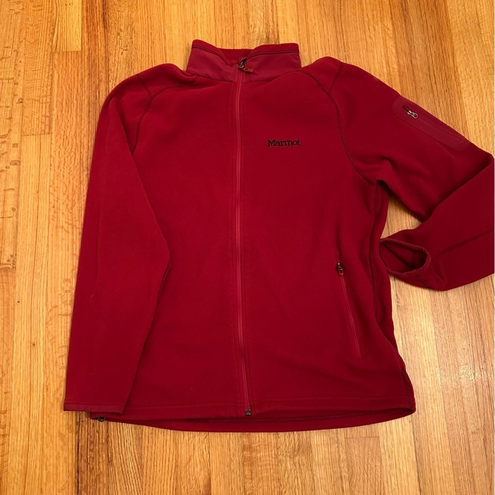 Marmot Polartec fleece pullover in red.  Size L (g8)